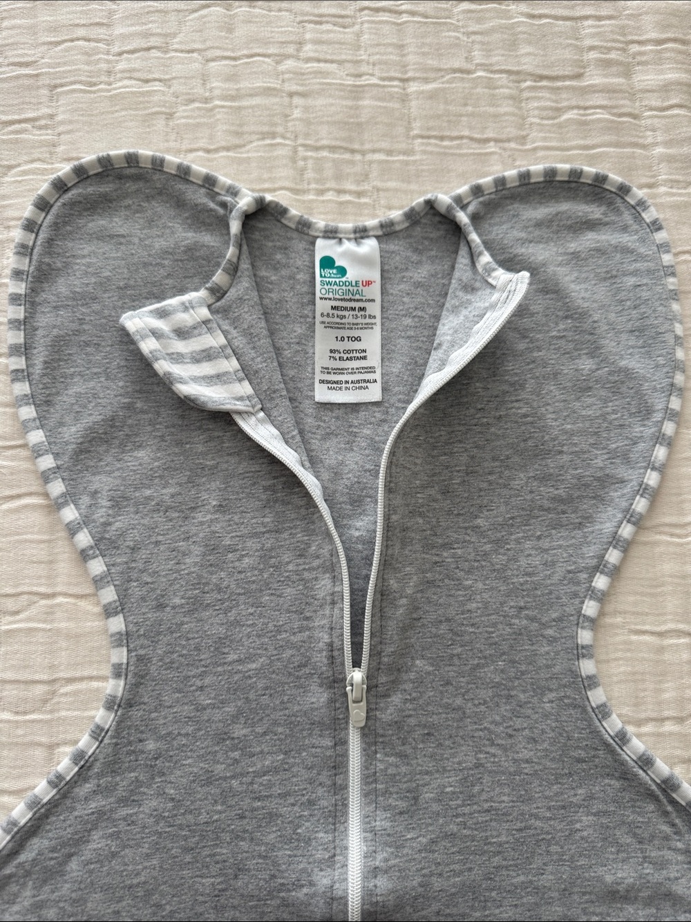 Love to dream Wing Style Swaddle - Grey, Size M, 13-19 lbs - Picture 2 of 6